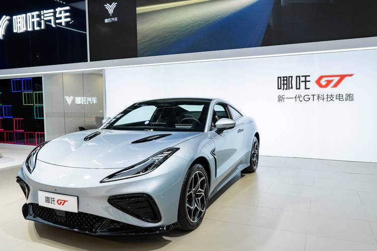 成都新津区磊梦腾企业管理咨询哪吒汽车在智能汽车领域的表现，领途汽车在新能源汽车市场中的影响力